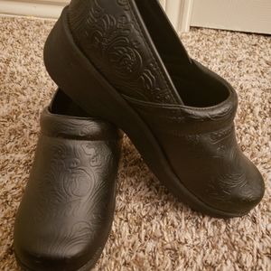 Black Nursing Shoes